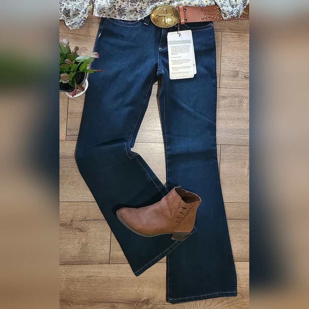 NWT'S- PURE COLOR -"Vogue" Mid-Rise Stretch Flair 5 pocket Jeans- size 26